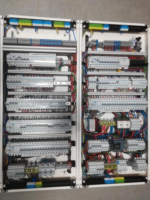 hlektronikos-pinakas-1-600x800