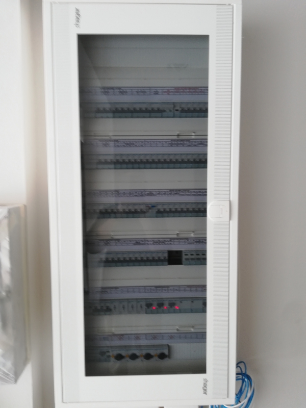 hlektronikos-pinakas-4-600x800